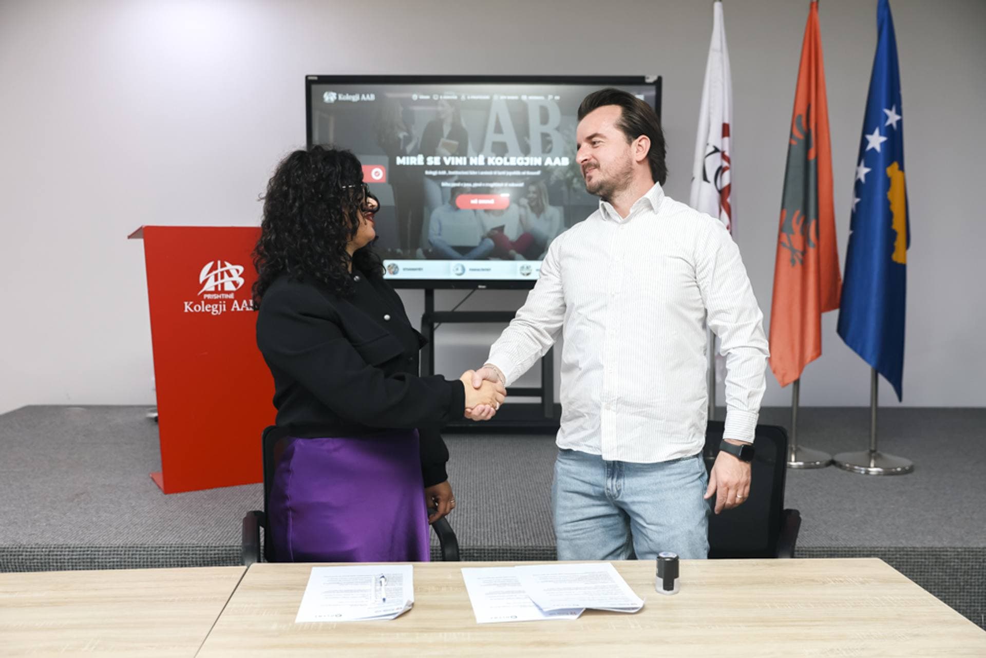 Cérémonie de signature de l'accord de partenariat entre OLYMP BPO et la Faculté des Langues Étrangères du Collège AAB